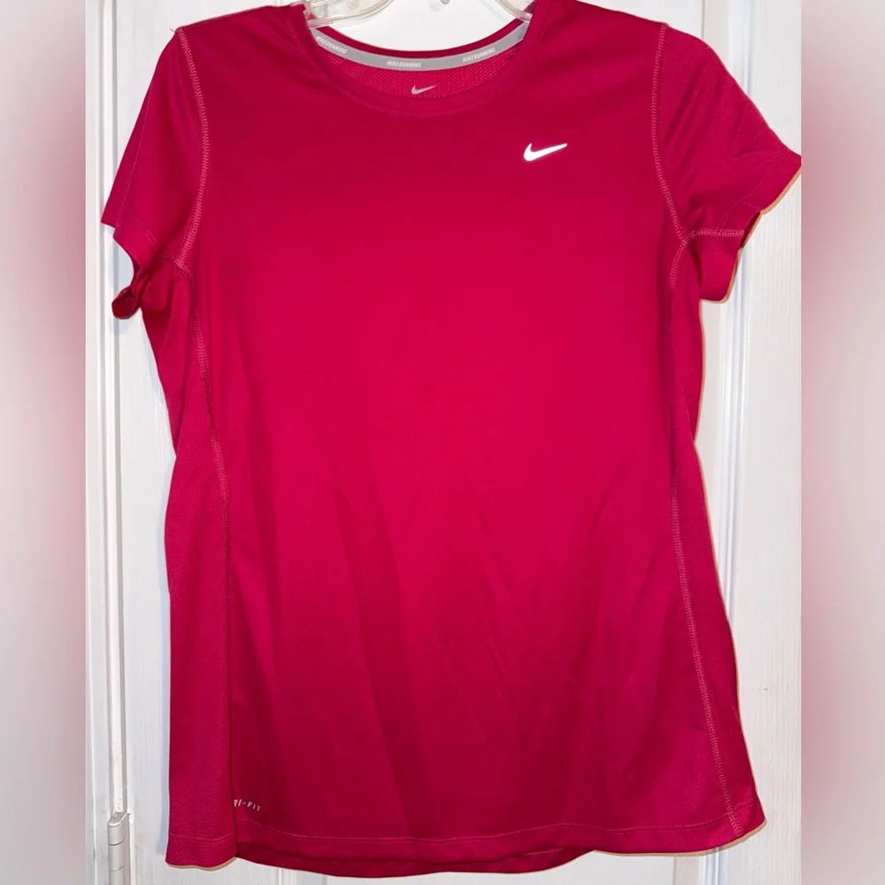 Nike Dri-FIT Athletic Top Red Performance Tee Size L